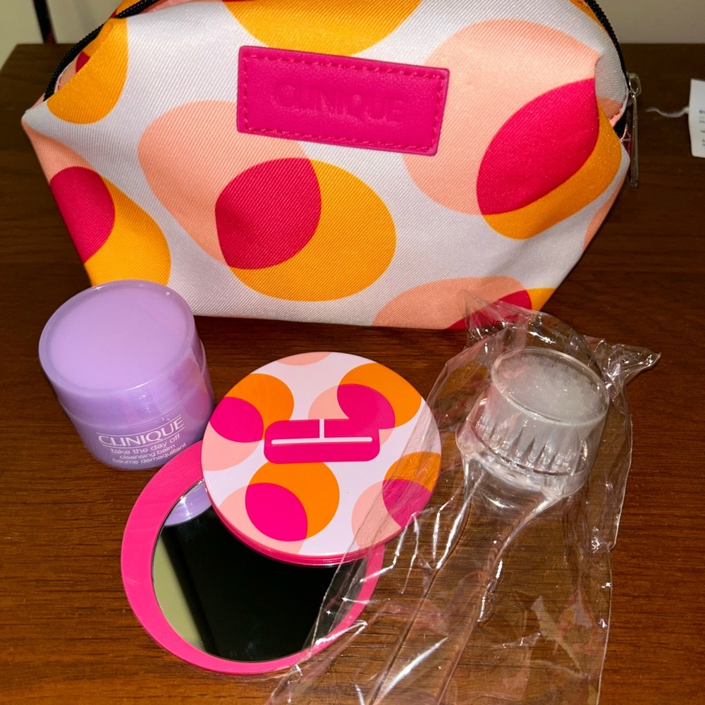 Clinique Bag and Cleanser Balm Bundle
